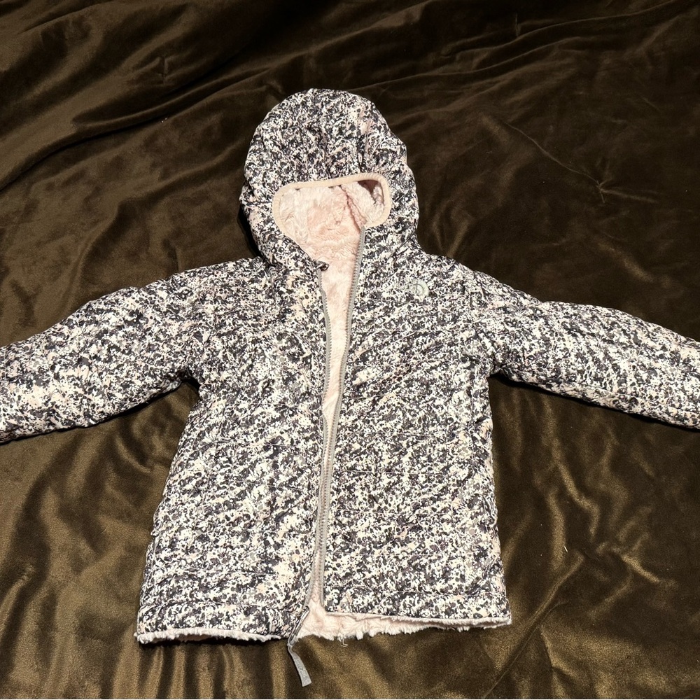 Cozy Hooded NorthFace Jacket in Black light pink girls 5